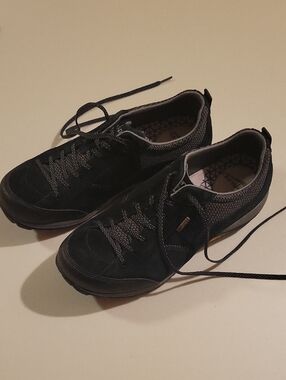 Women's Dansko Black Suede Lace-Up Shoes Waterproof Vibram Soles Size 10